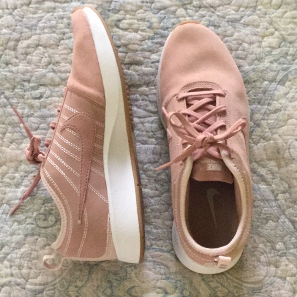 New mauve suede Nike runner size 7